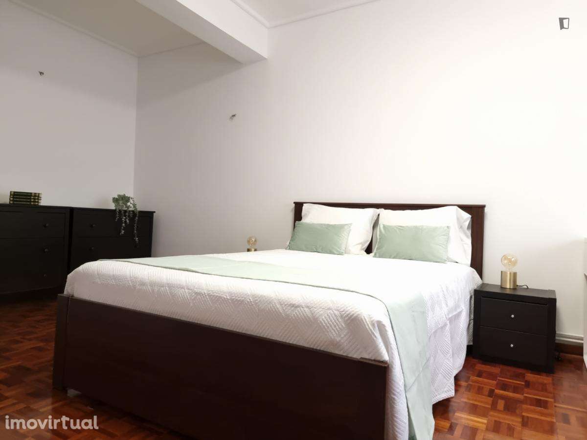 Apartamento com 4 quartos - localizado em Montes Claros Coimbra - Grande imagem: 5/23