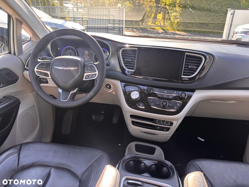 Chrysler Pacifica - 18