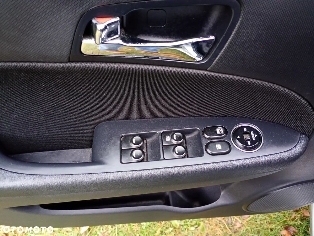 Hyundai i30 1.6 CRDi Base + World Cup - 33