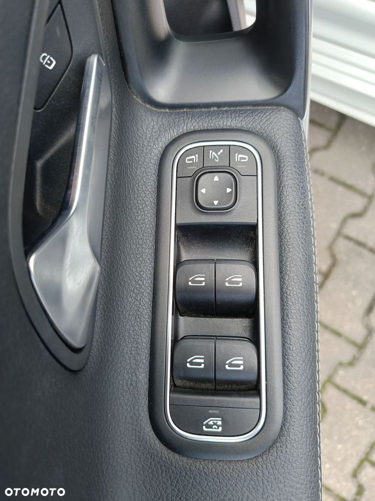 Mercedes-Benz Klasa A 35 AMG 4-Matic 7G-DCT - 12