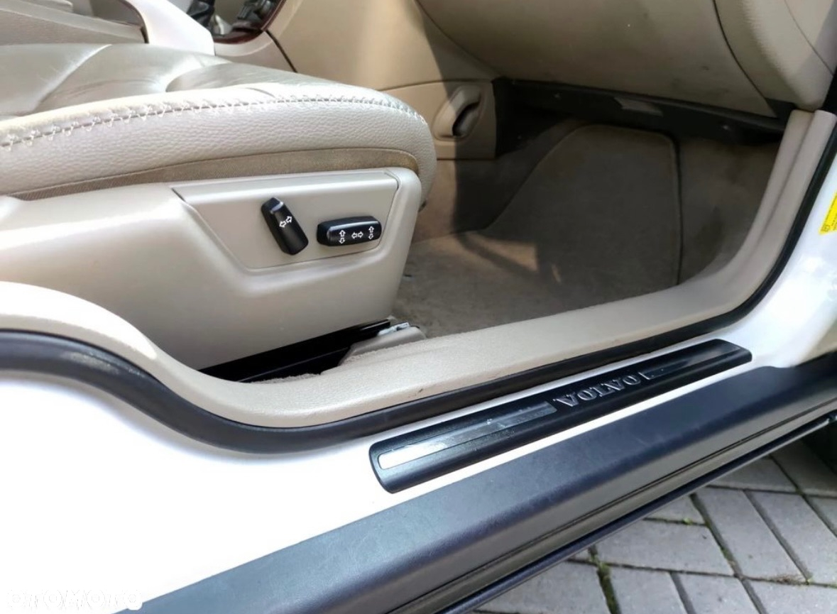 Volvo XC 70 AWD Momentum - 17