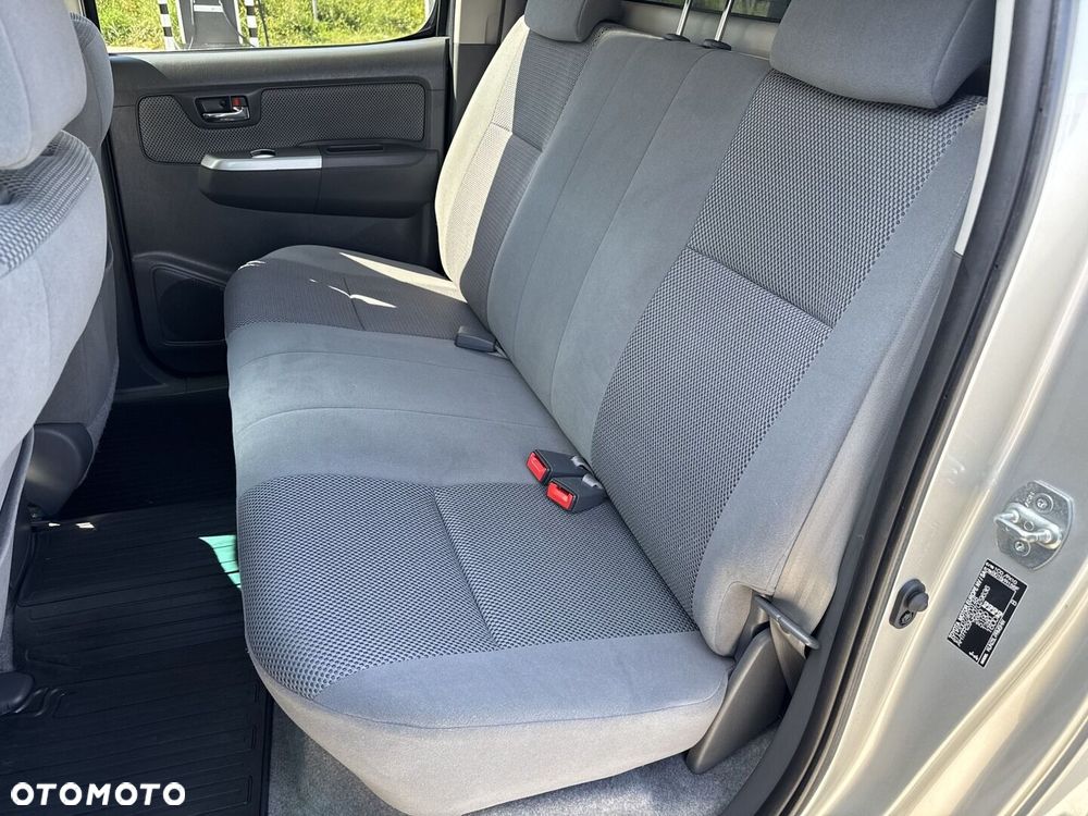 Toyota Hilux 2.5 D-4D SR - 15