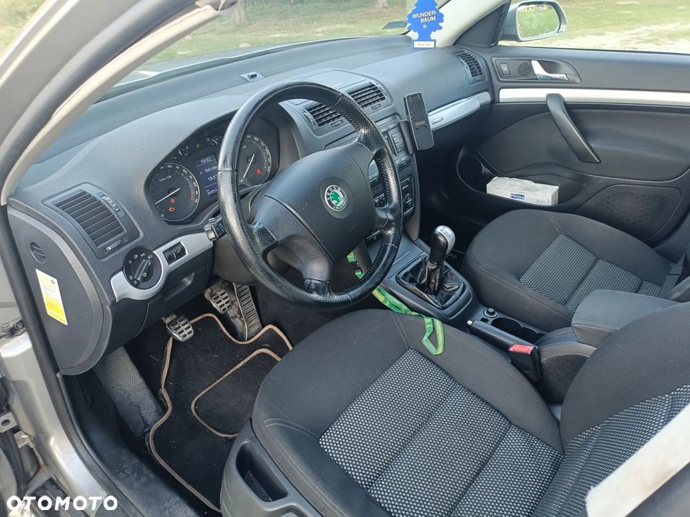 Skoda Octavia Combi 2.0 FSI Scout 4x4 - 2