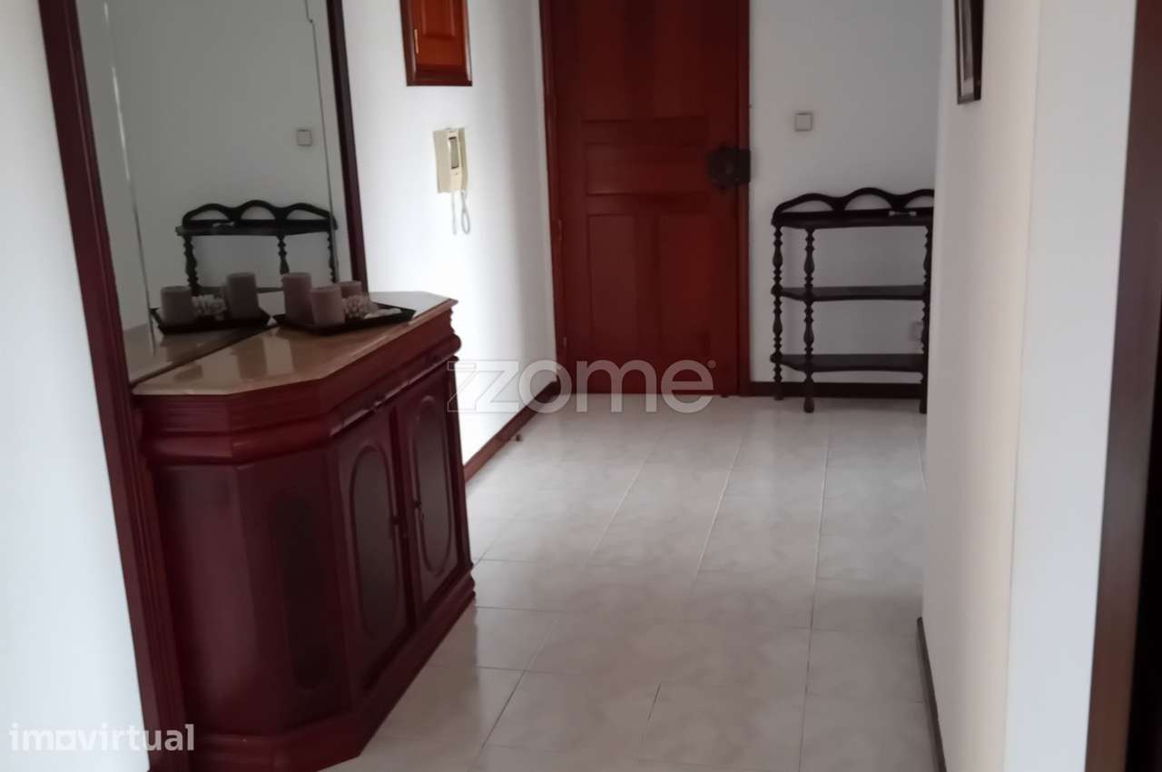 Apartamento T2 no Cacém junto ao nó do IC19 / Estrada Paço d'Arcos - Grande imagem: 3/16
