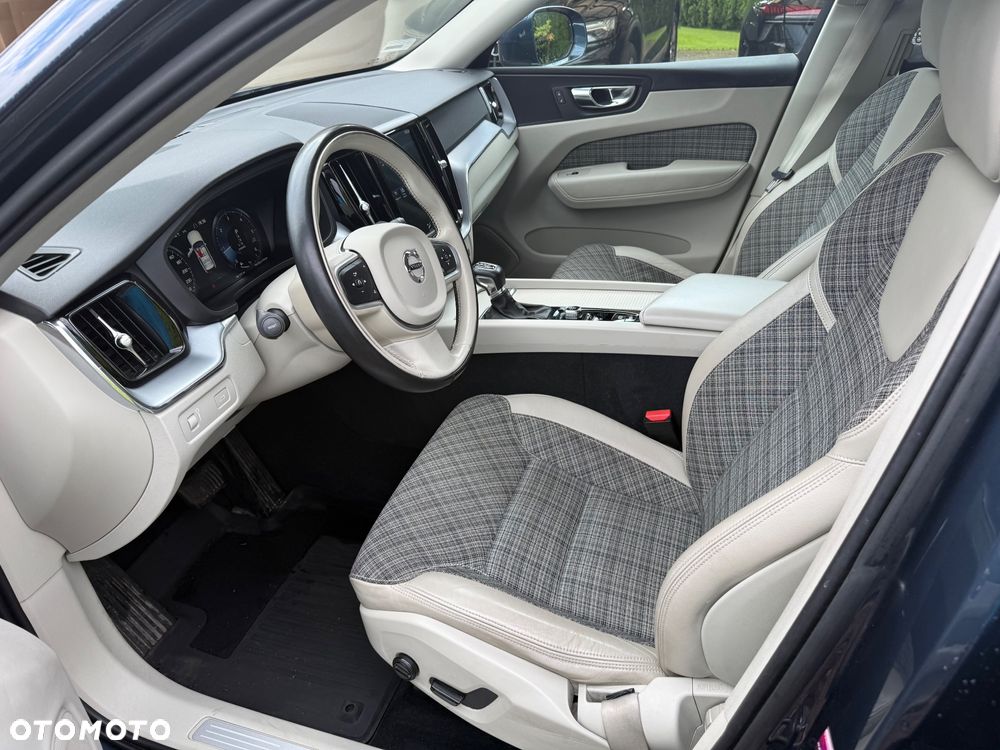 Volvo XC 60 D4 AWD Momentum - 8