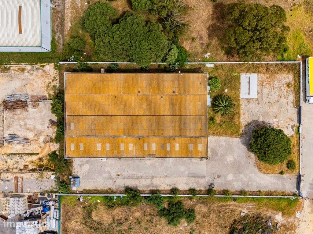 Armazém no Parque Industrial da Mitrena - Grande imagem: 2/20