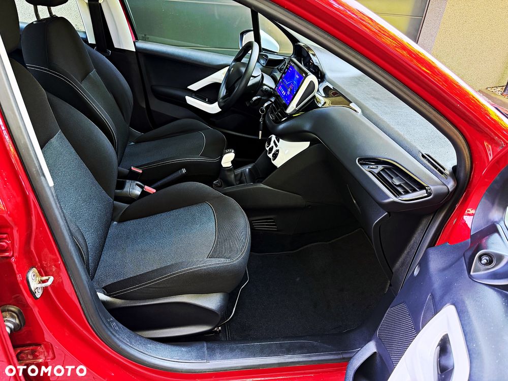 Peugeot 208 PureTech 82 Urban Move - 32