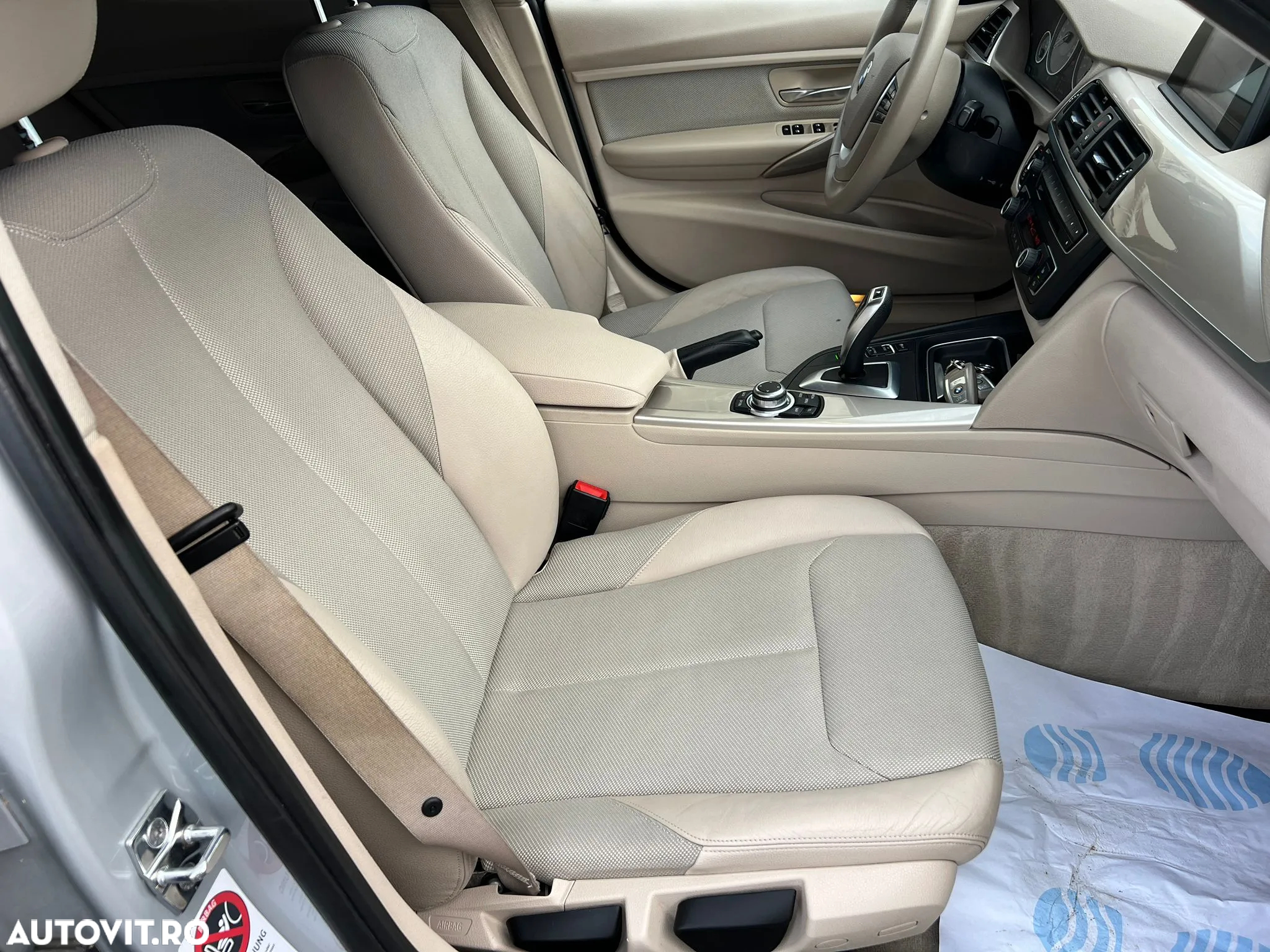 BMW Seria 3 320d DPF Touring Aut. - 28