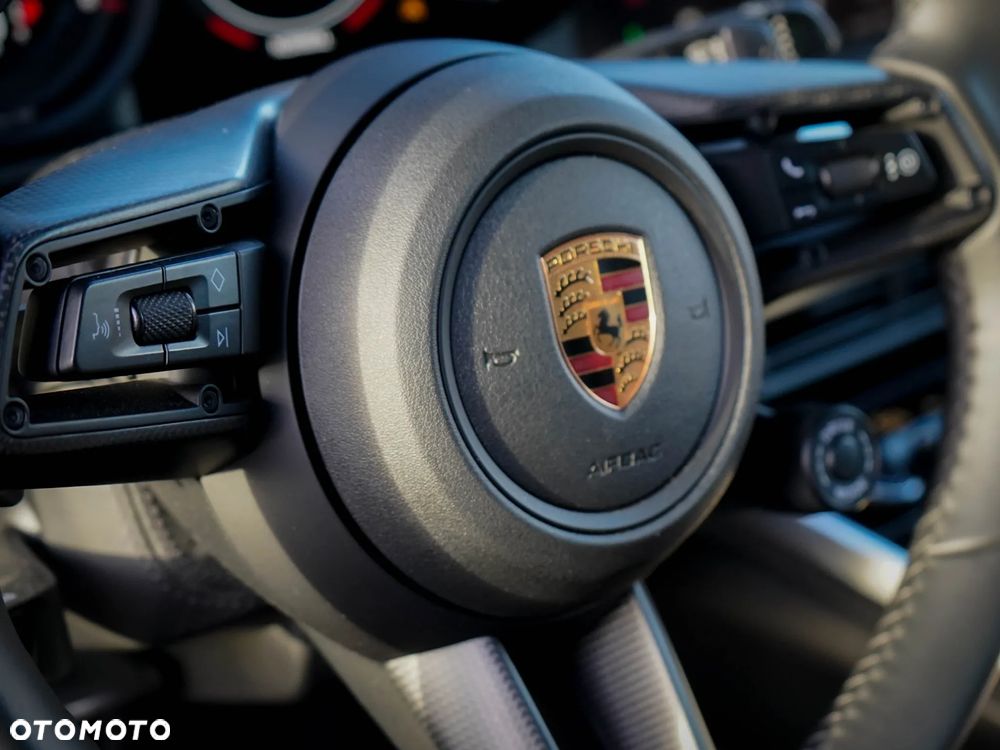 Porsche 911 Carrera 4S - 16