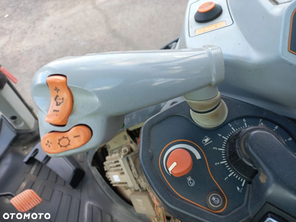 Kabina valtra,licznik ,wiązka elektryczna,dach,pulpit,wyświetlacz,ehr,sterownik,komputer,instalacja,szyberdach,R917008392,podłokietnik,pompka hamulcowa,orbitrol,t 194,t175,254,versu,q 305,t144,s,t234,t214,t154,s416,s374, - 28
