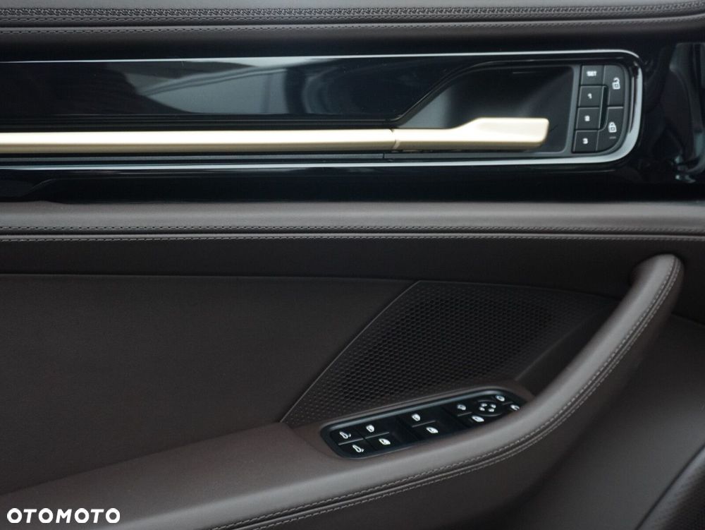 Porsche Panamera 4 - 28
