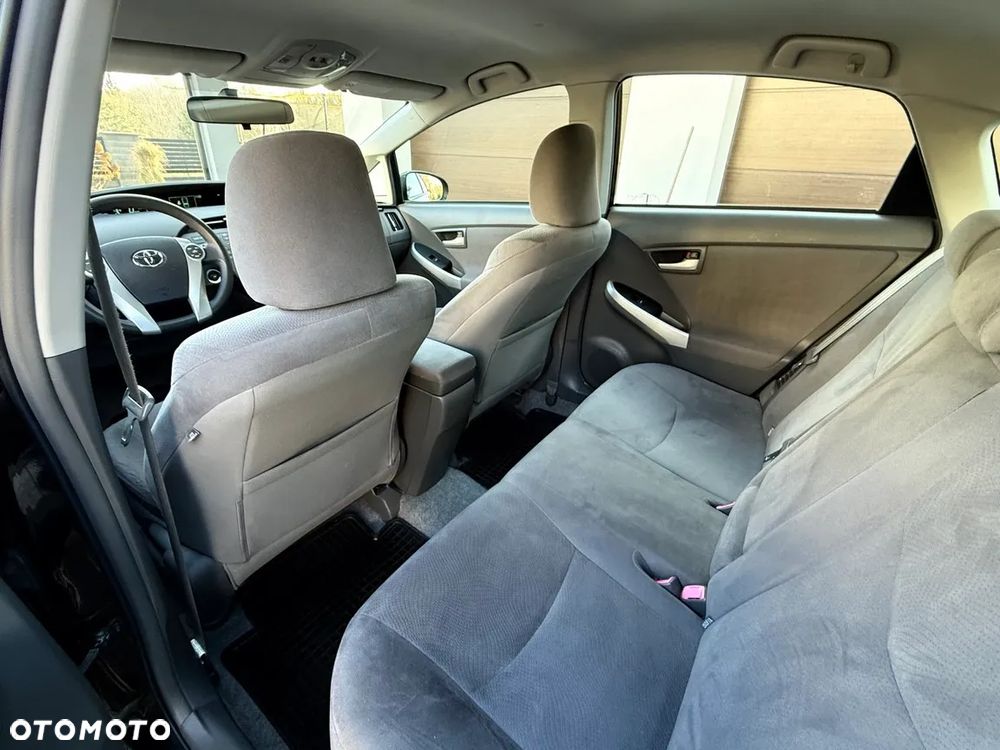 Toyota Prius (Hybrid) Sol - 17