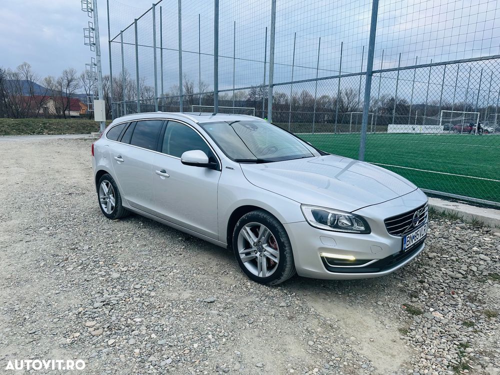 Volvo V60 D6 Plug-In-Hybrid AWD Geartronic Summum - 1