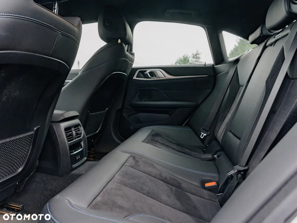 BMW i4 - 14