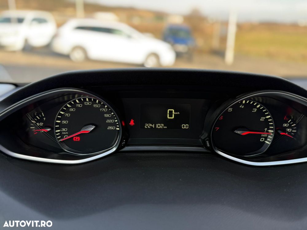 Peugeot 308 1.2 e-THP STT Allure - 13