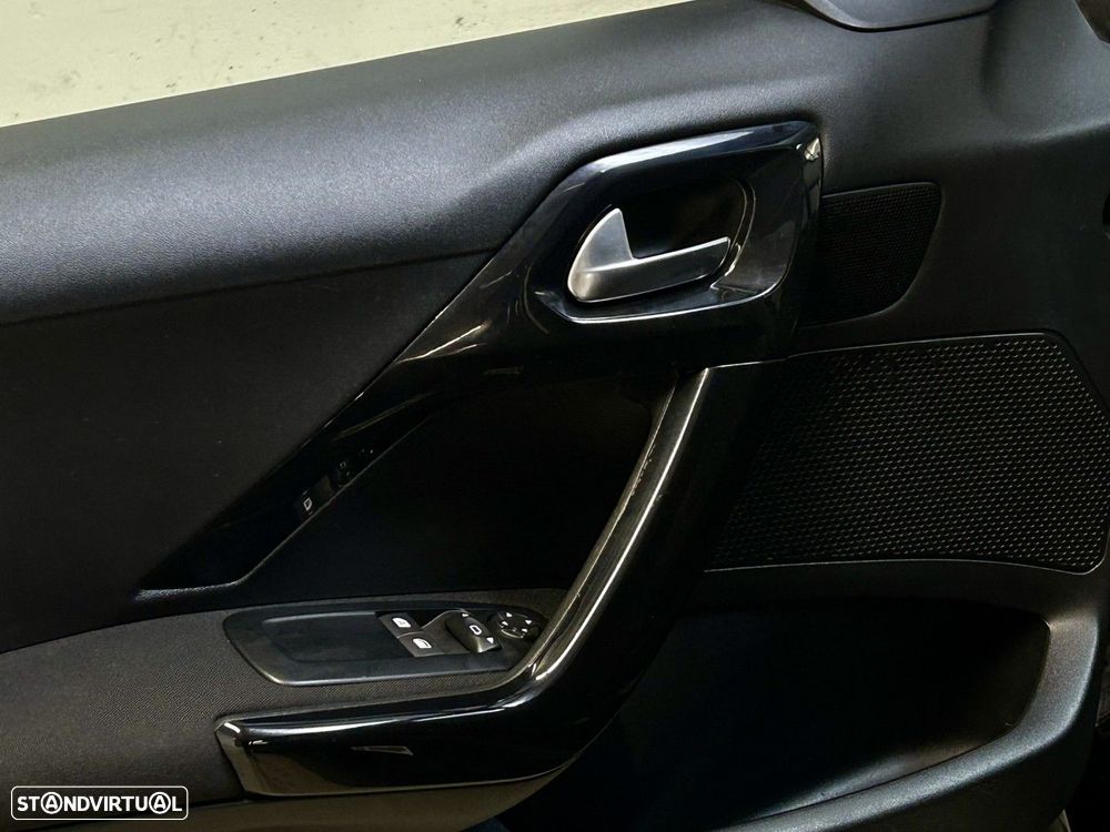 Peugeot 208 1.2 PureTech Style - 26