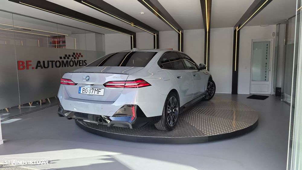 BMW 530 e Pack Desportivo M - 19