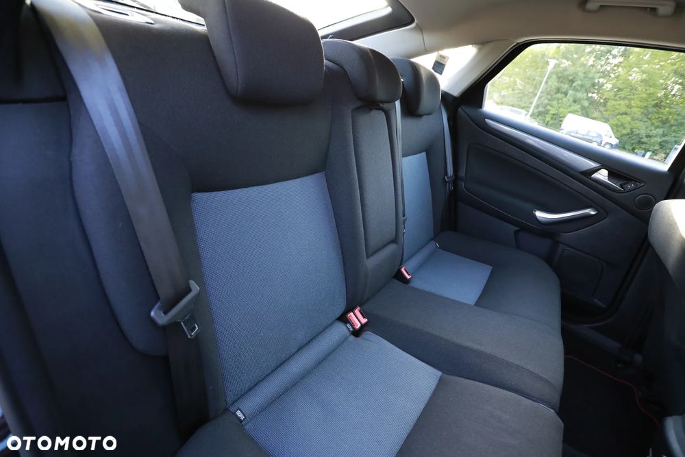 Ford Mondeo 2.0 TDCi Silver X - 11