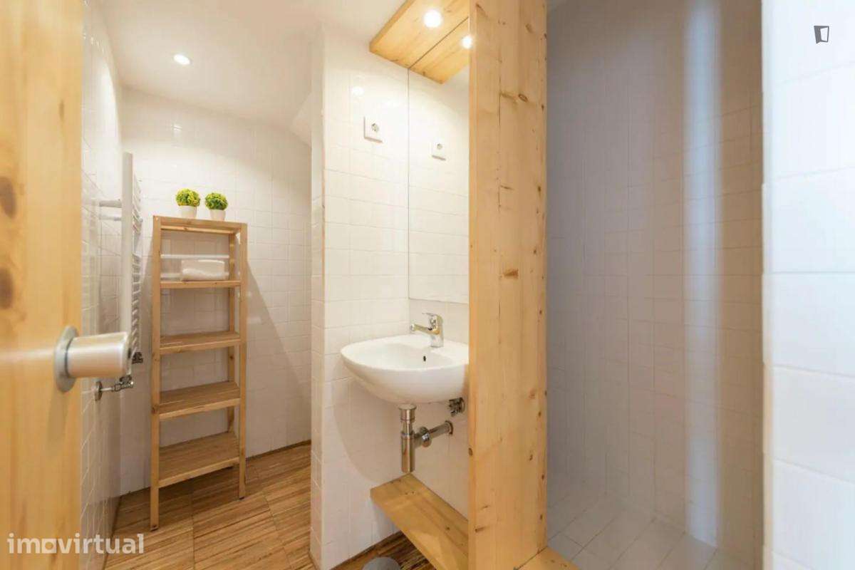 Quarto - localizado em Santo Ildefonso Porto - Grande imagem: 4/10