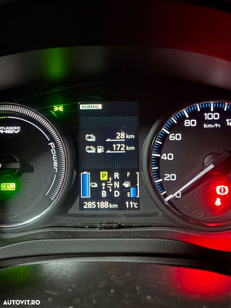 Mitsubishi Outlander 2.0 4WD - 8