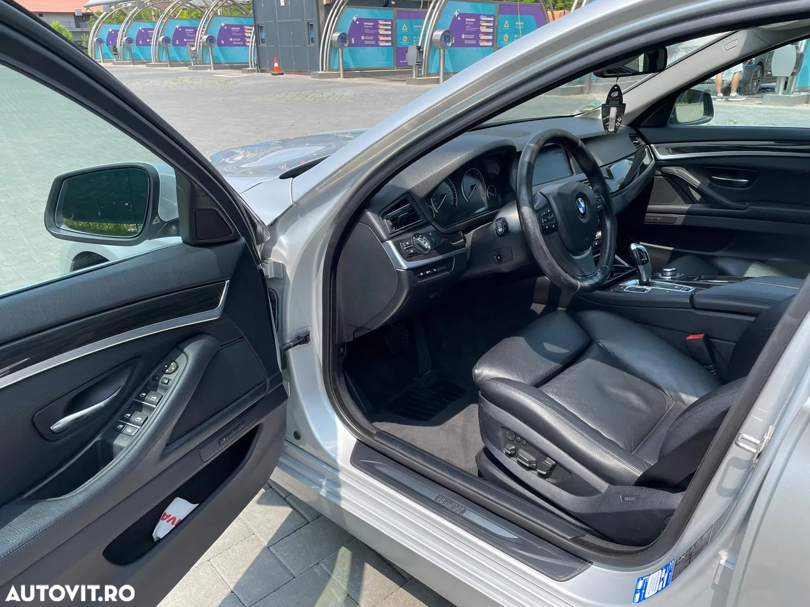BMW Seria 5 525d xDrive AT - 14
