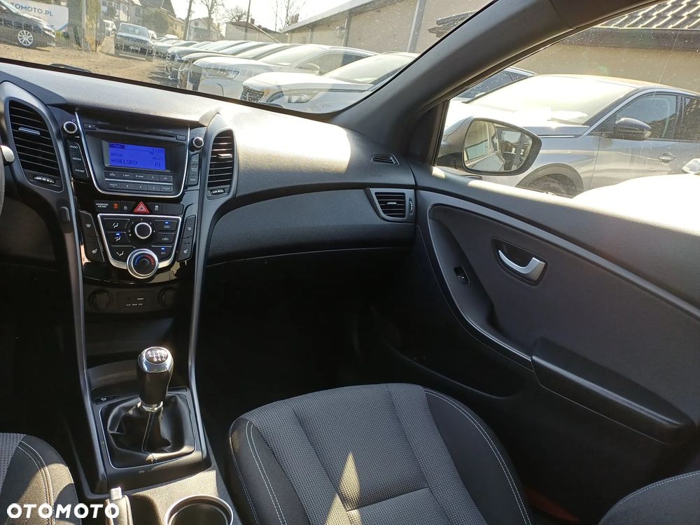 Hyundai i30 blue Kombi 1.6 GDi Passion - 23