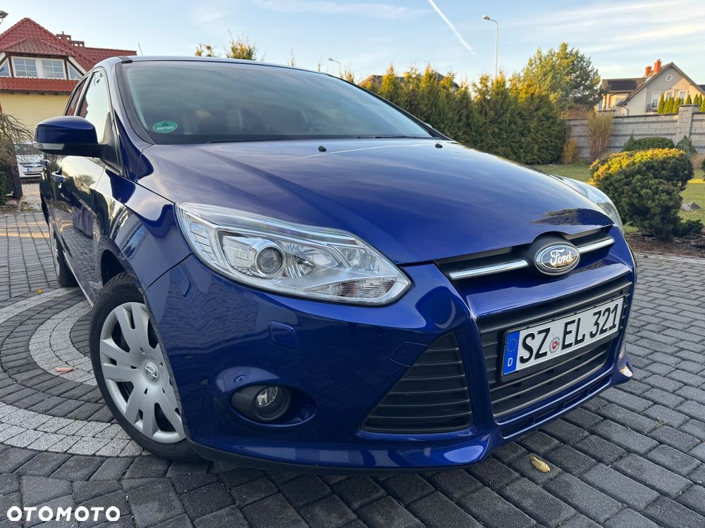 Ford Focus Turnier 1.0 EcoBoost Hybrid TITANIUM - 2