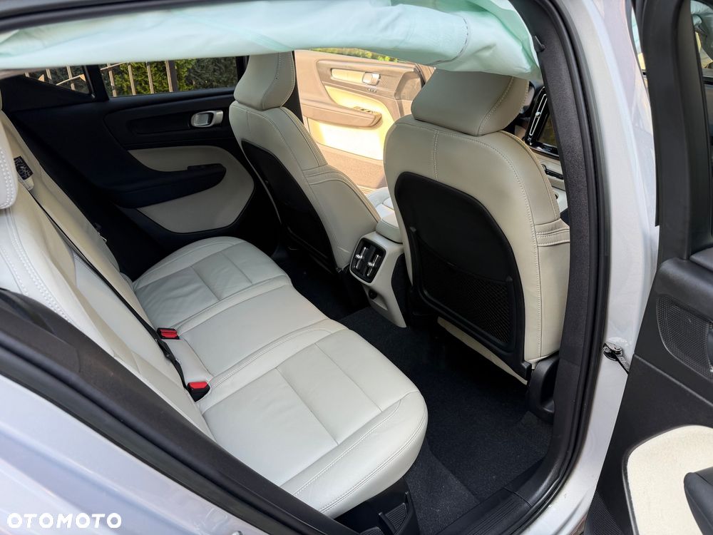 Volvo XC 40 B5 B AWD Ultimate Dark - 27