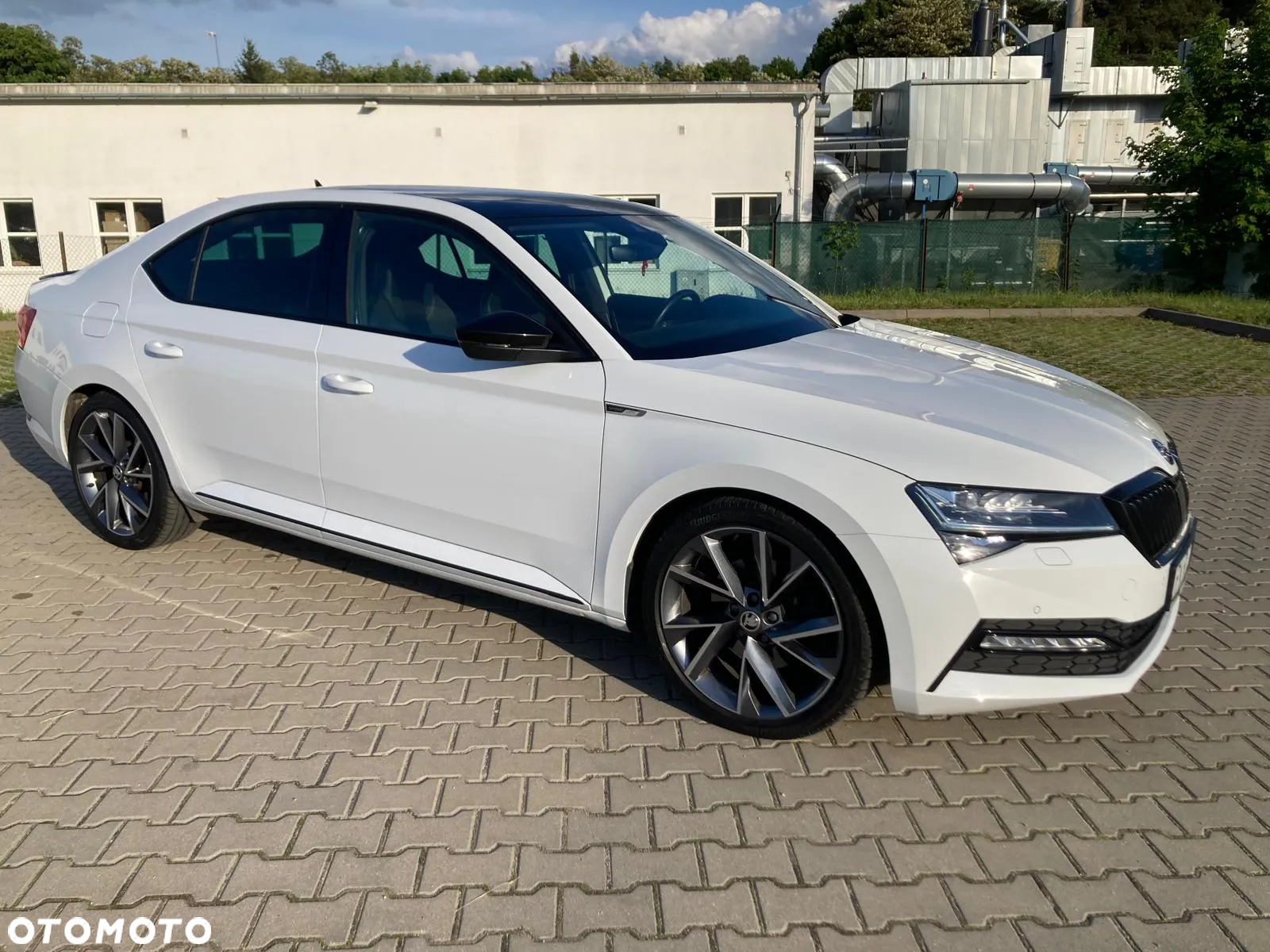 Skoda Superb Combi 2.0 TDI DSG Sportline - 2