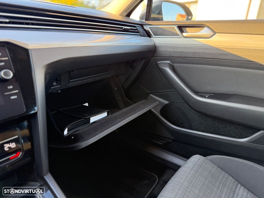 VW Passat Variant 2.0 TDi Business DSG - 35