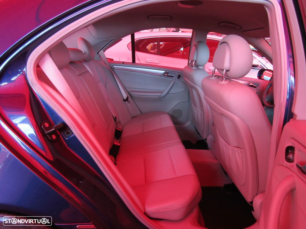 Mercedes-Benz C 220 CDi Avantgarde Aut. - 12