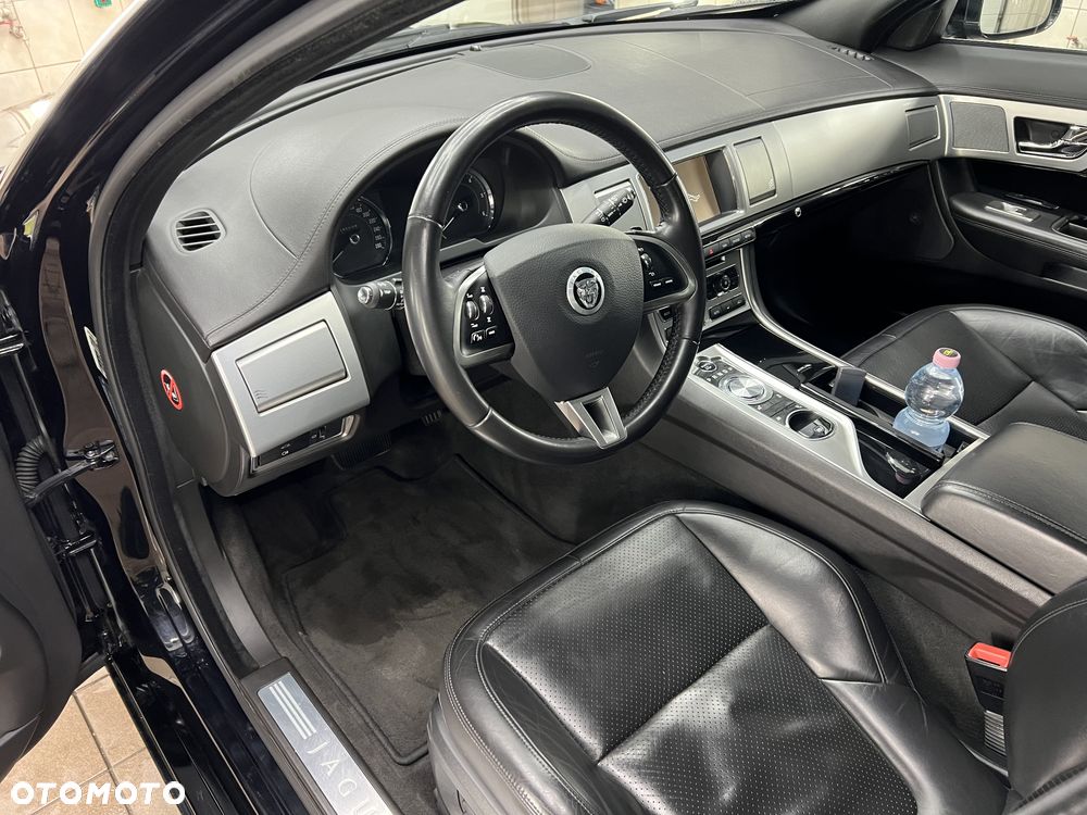 Jaguar XF 3.0 V6 D S Portfolio - 32