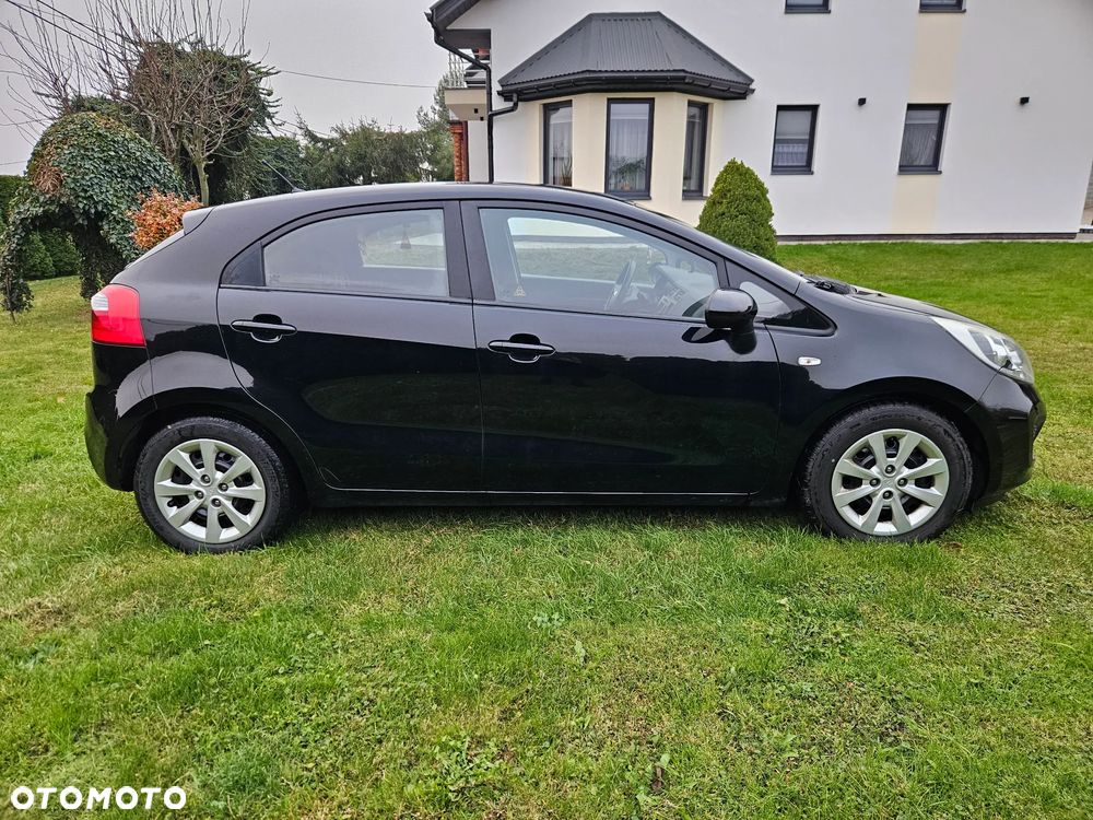 Kia Rio 1.2 L - 4