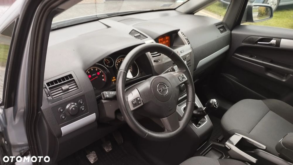 Opel Zafira 1.8 Cosmo - 9