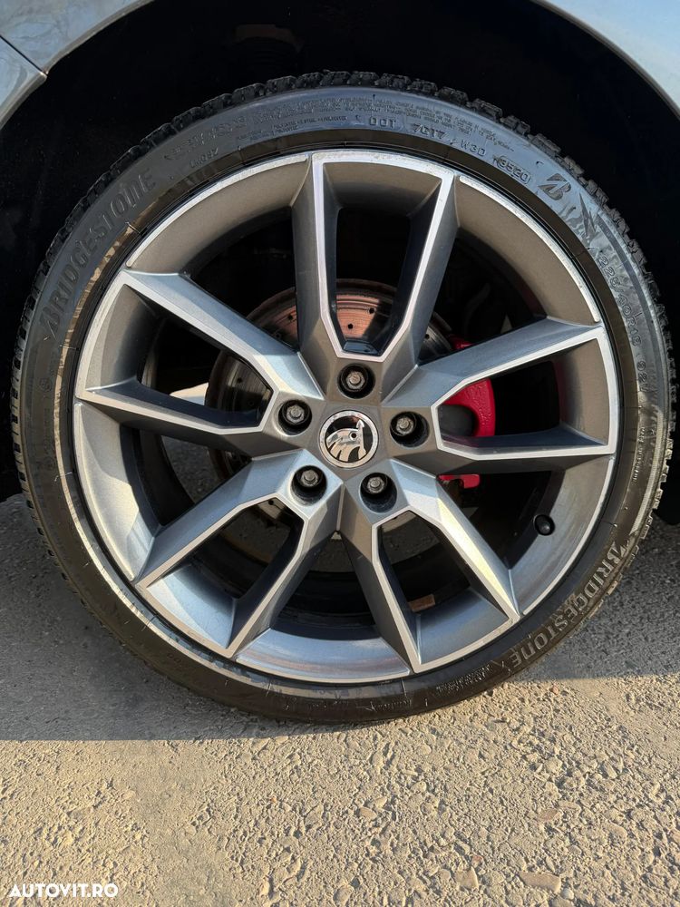 Skoda Octavia 2.0 TDI DSG RS - 23