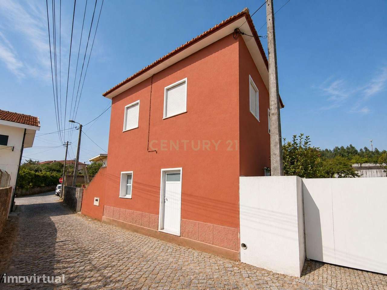 Moradia T3 inserida num lote de terreno de 969,9 m² | São Mamede do Co