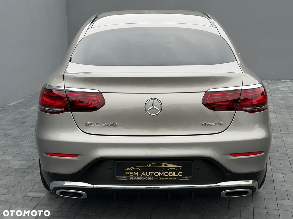 Mercedes-Benz GLC 300 4Matic 9G-TRONIC AMG Line - 11