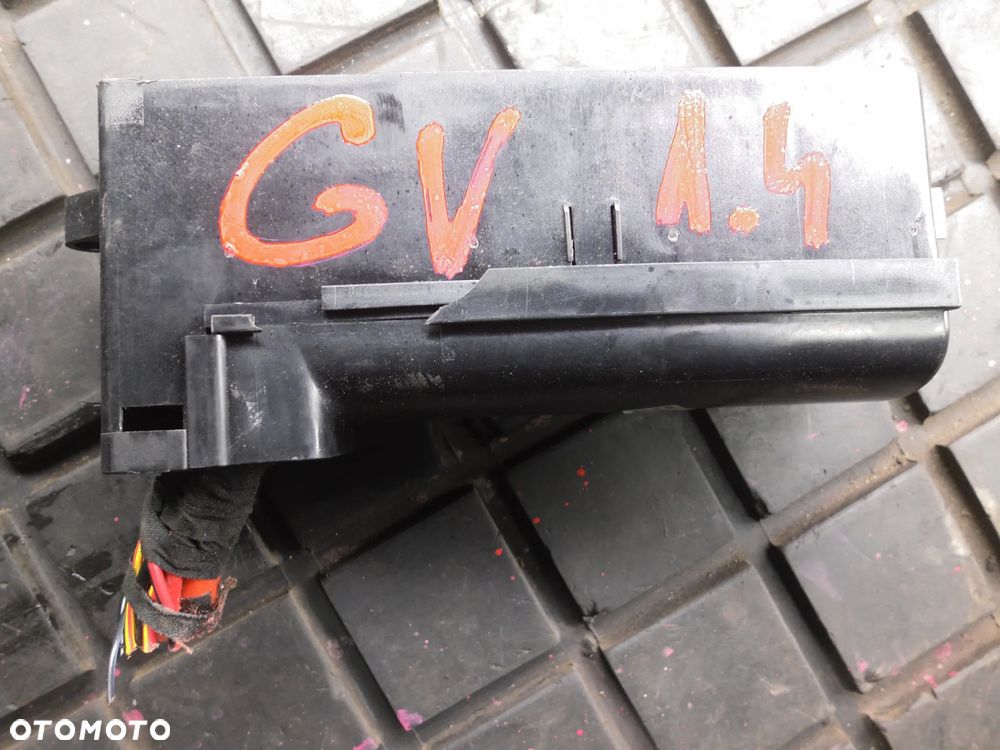 SKRZYNKA BEZPIECZNIKÓW VW GOLF V PLUS 1.4 FSI - 2