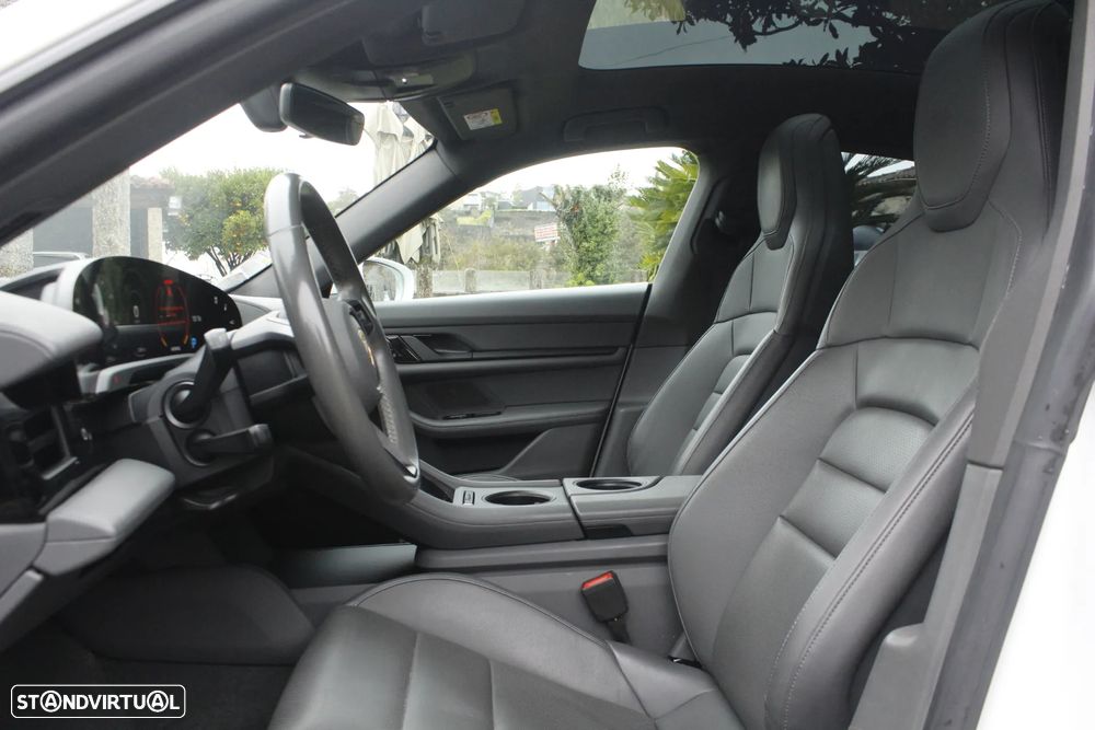 Porsche Taycan 4S - 12