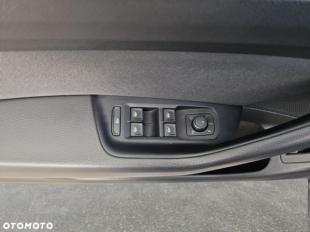 Volkswagen Passat - 12
