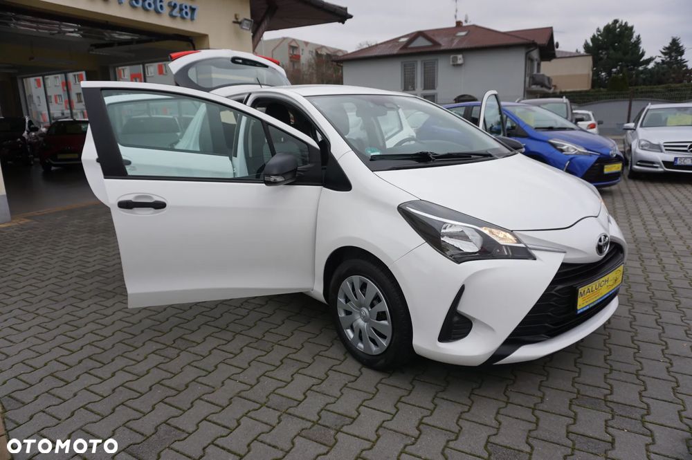 Toyota Yaris 1.0 VVT-i Team Deutschland - 12