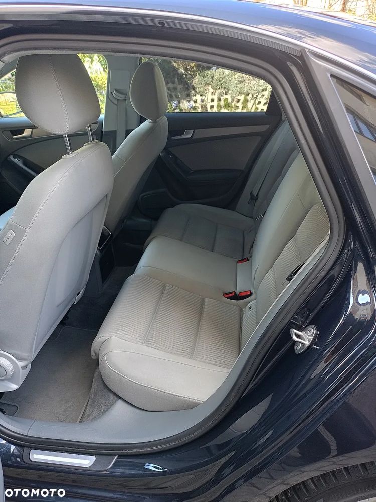 Audi A4 Limousine 2.0 TDI DPF multitronic Ambiente - 8