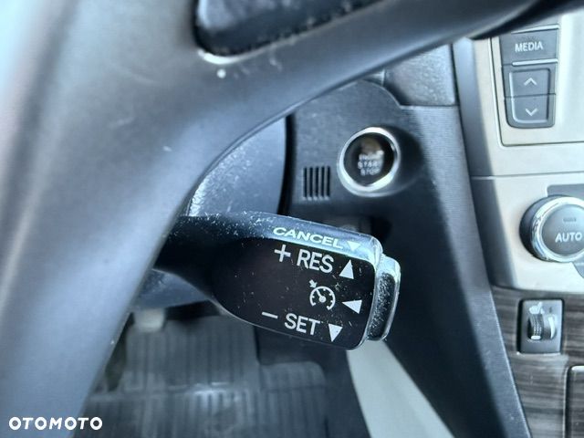 Toyota Avensis 2.0 D-4D Premium - 16