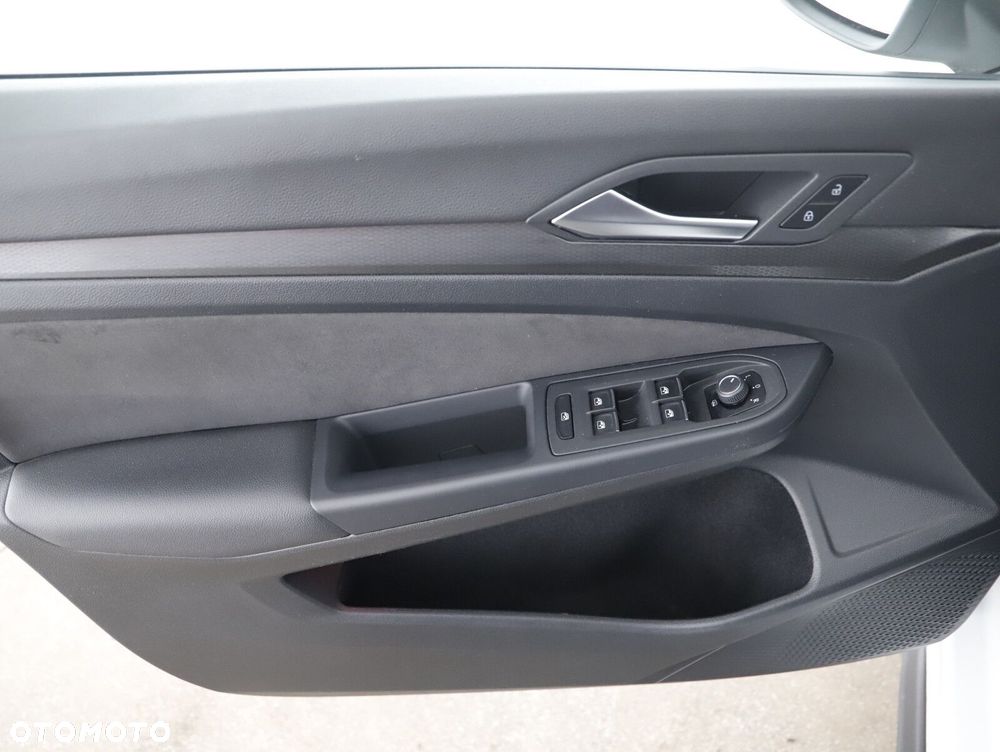Volkswagen Golf - 22