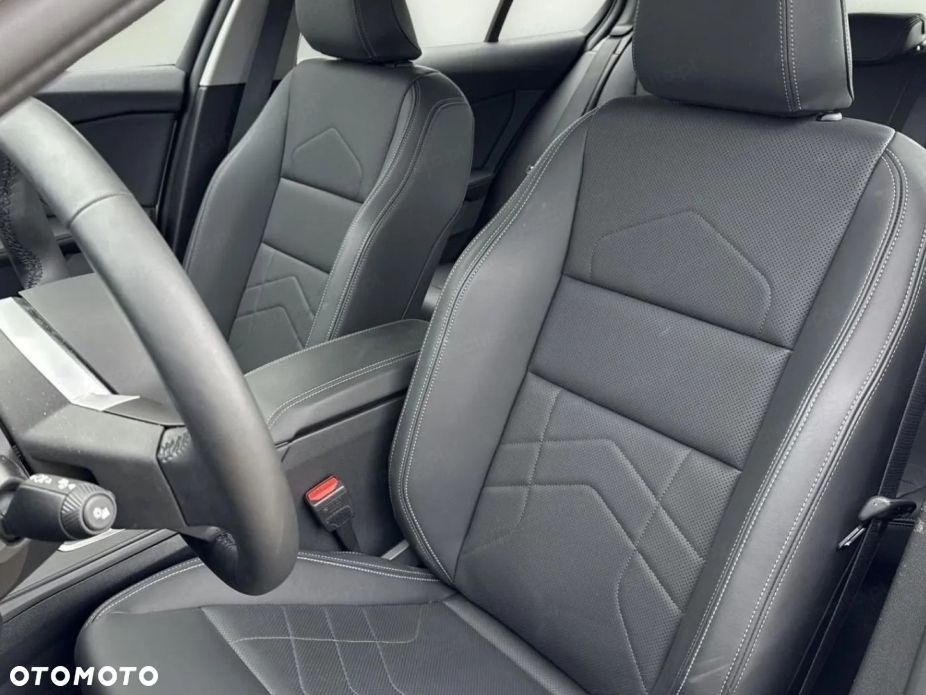 BMW Seria 1 120 mHEV - 6