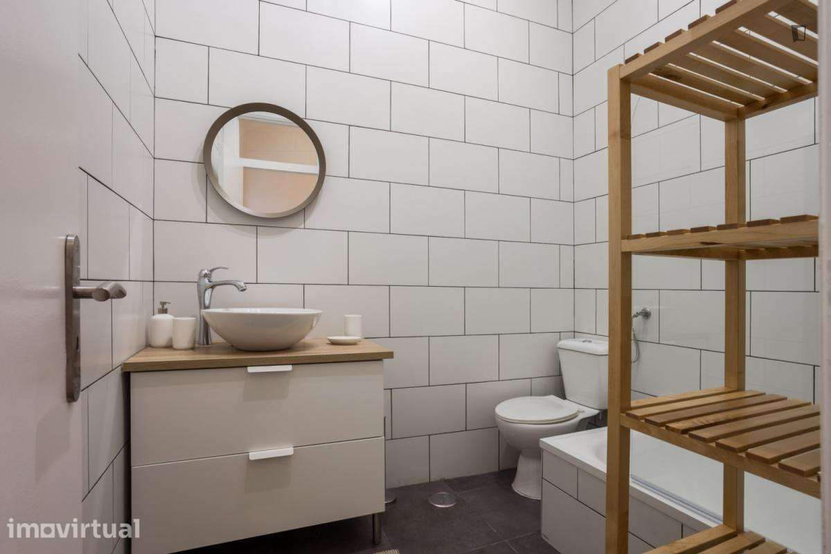 Quarto - localizado em Santos Lisbon - Grande imagem: 2/23