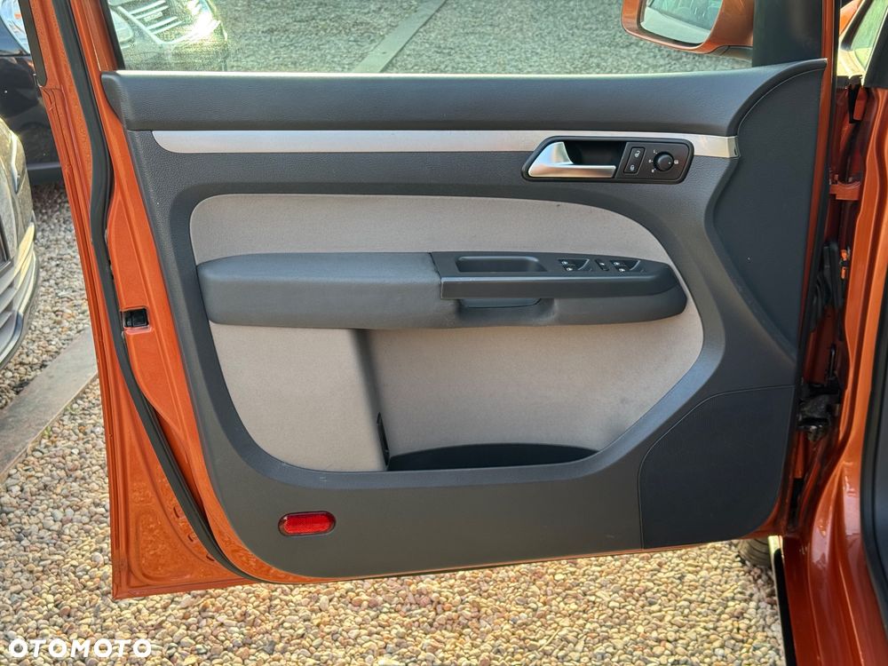 Volkswagen Touran - 21