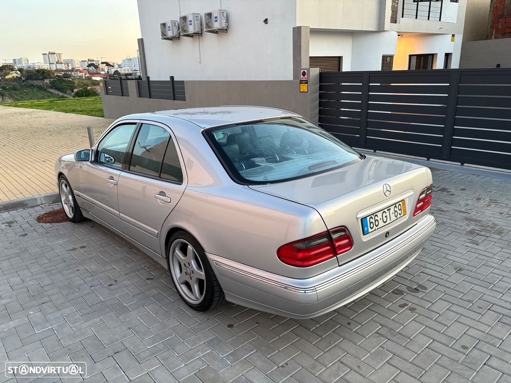 Mercedes-Benz E 240 Classic - 12