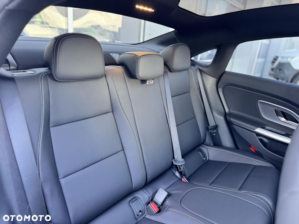 Mercedes-Benz CLA 180 mHEV 8G-DCT - 13