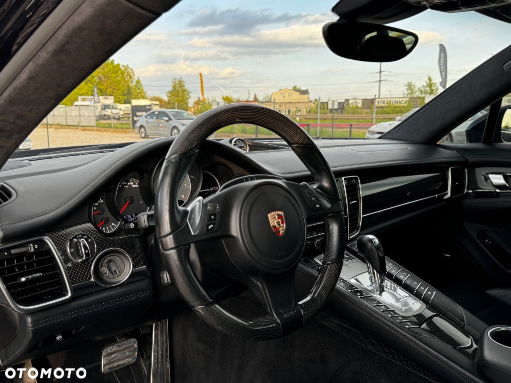 Porsche Panamera GTS PDK - 10